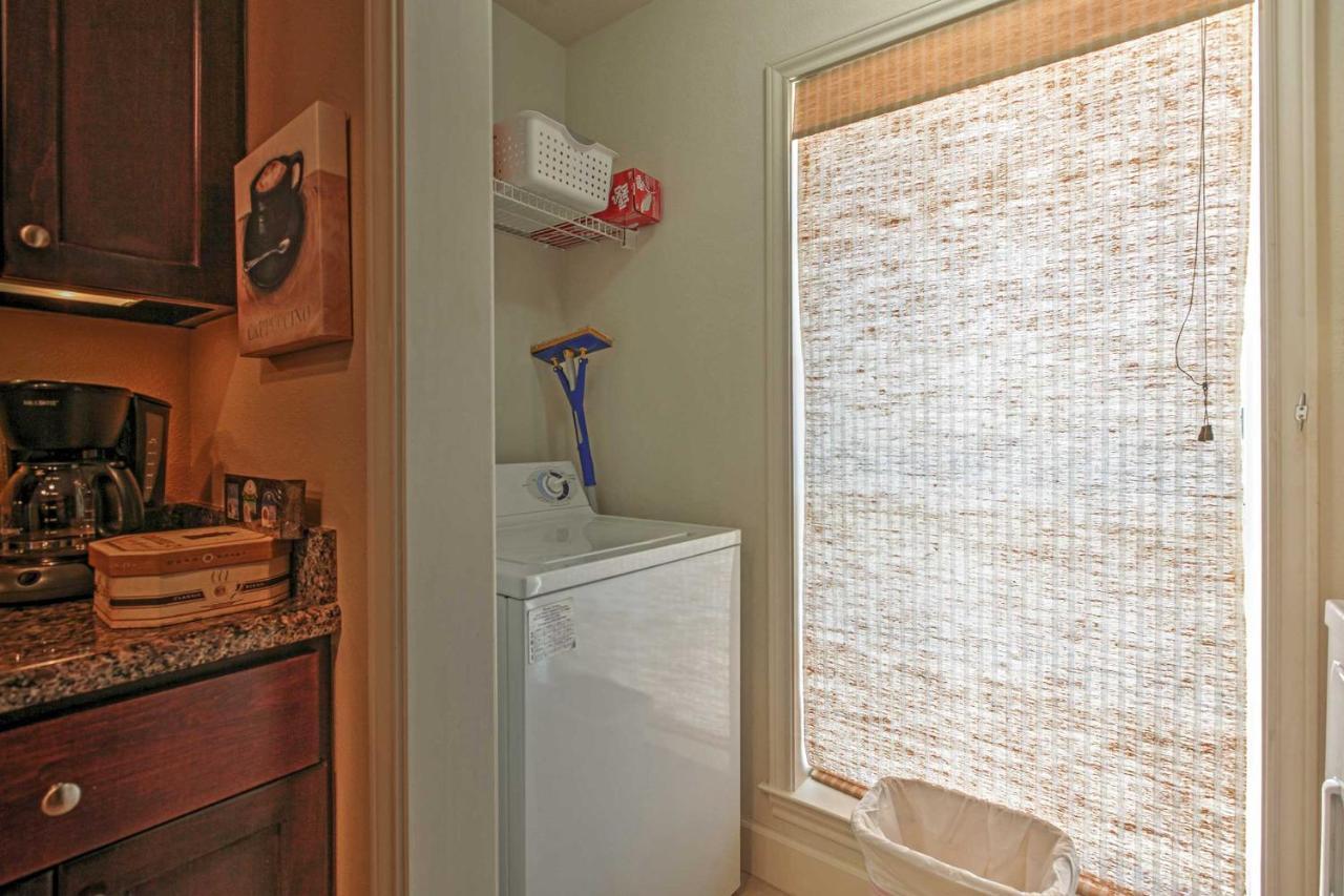 Colorful Galveston Retreat Steps From Beach And Pool מראה חיצוני תמונה